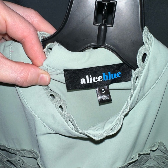 Crochet design with High neck and Puff Sleeve Blouse - Picture 5 of 8